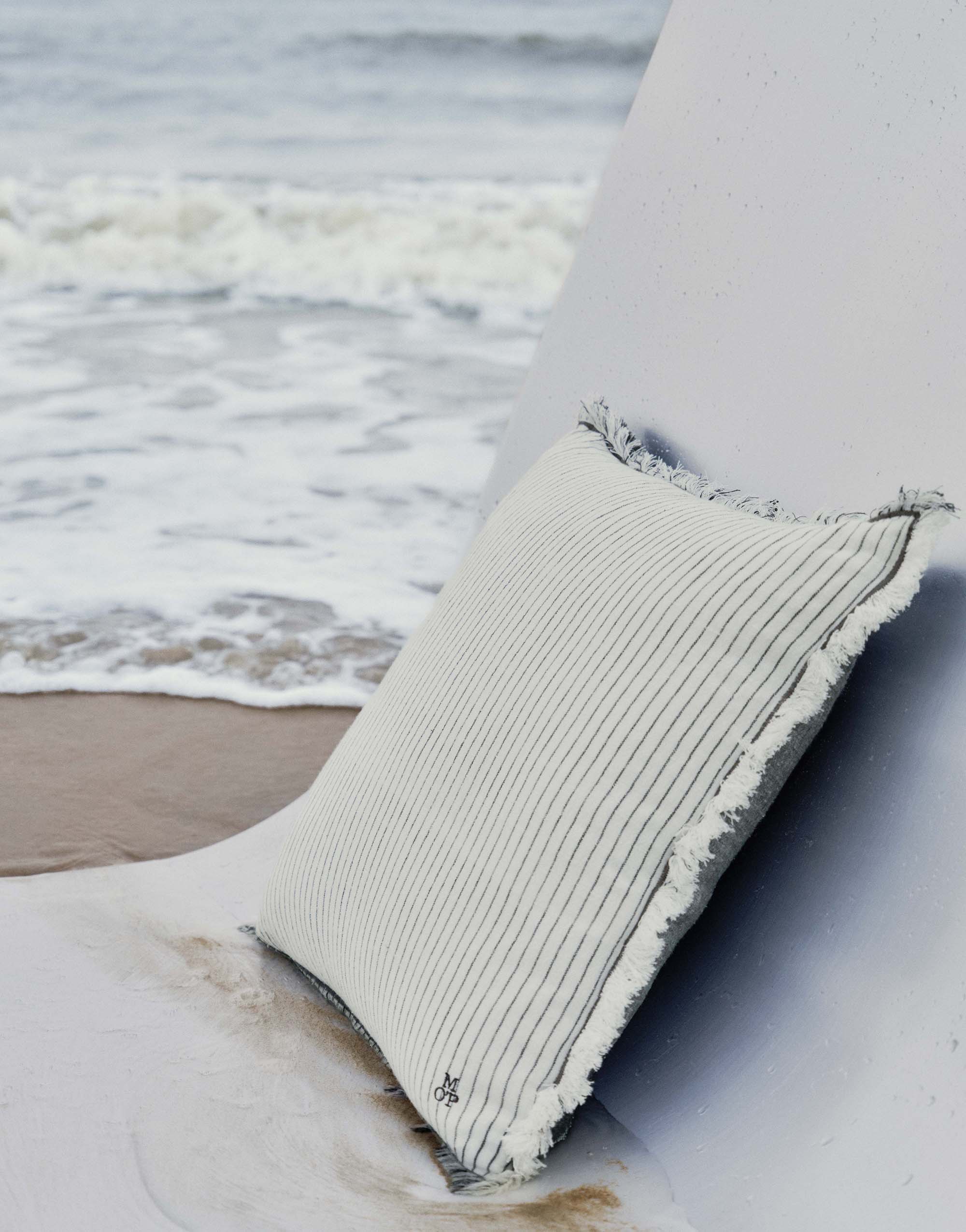 Fine Stripe Sierkussen