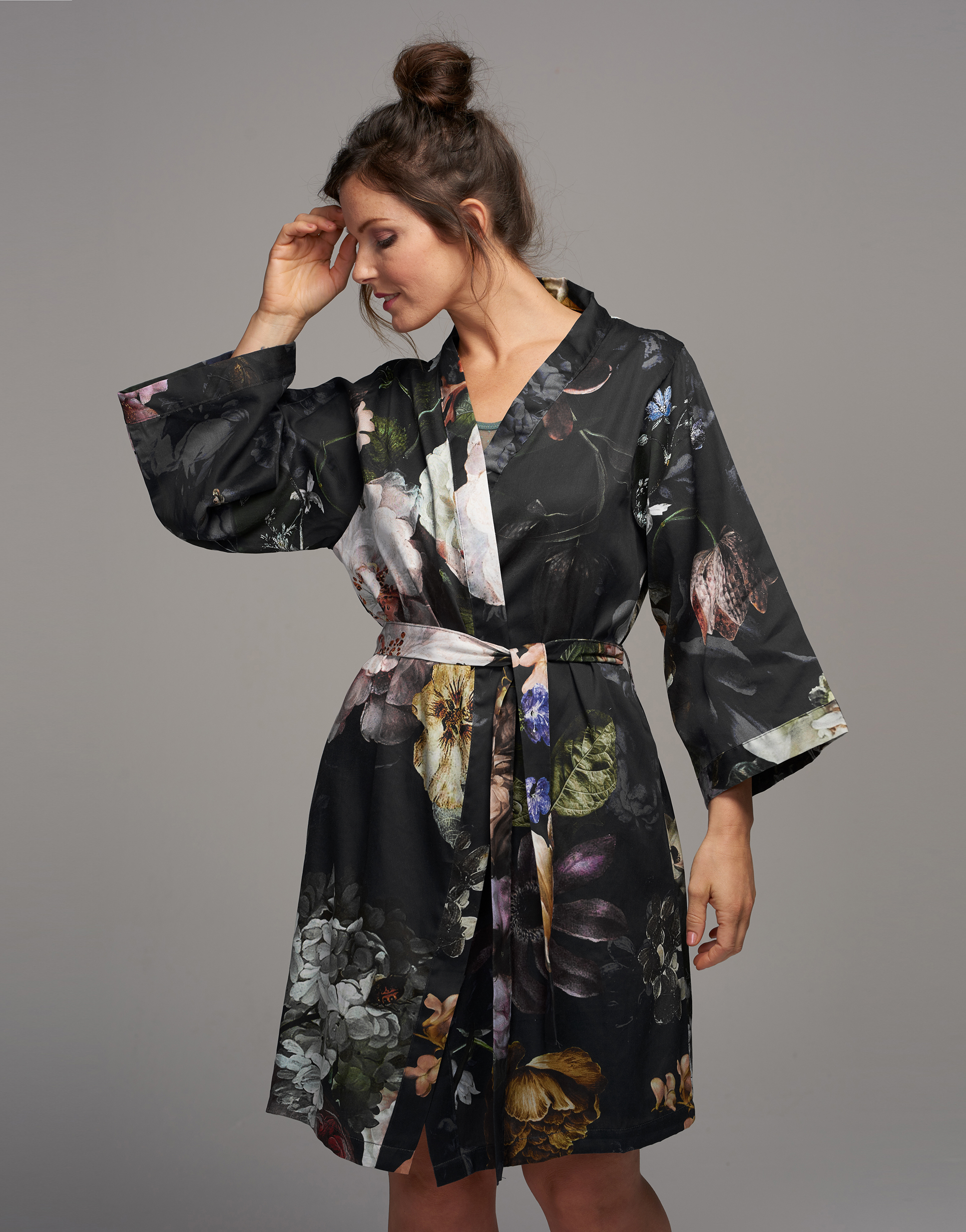 Sarai Fleur Festive Kimono