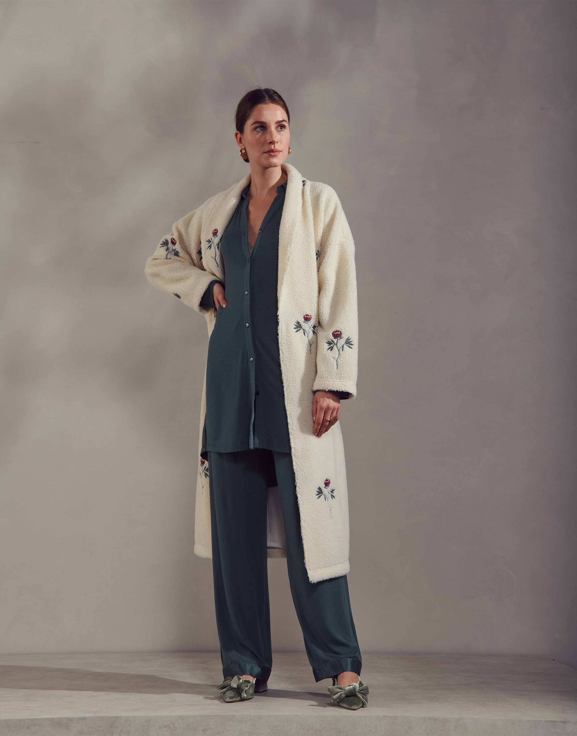 Sammie Embroidery Kimono lang